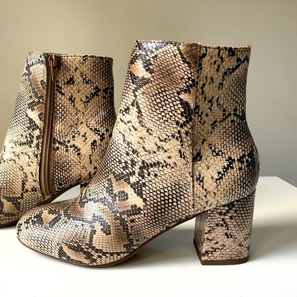 LIKE NEW Textured Leather Booties - Picture 2 of 5